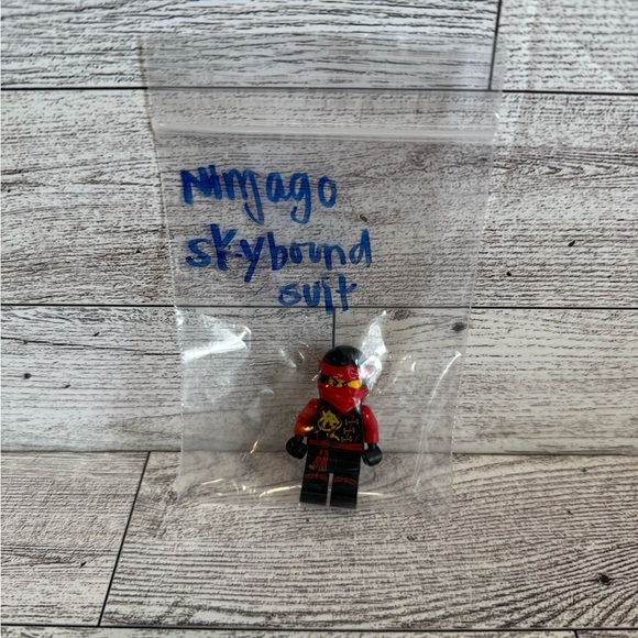 LEGO Ninjago Red and Black Ninja Minifigure - Picture 4 of 5